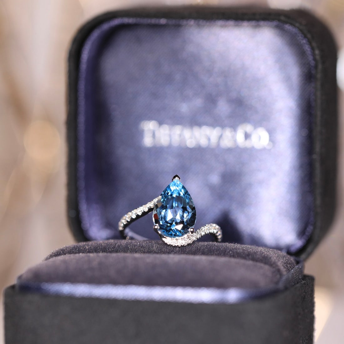 14k Gold 2.17 Ct Natural Aquamarine & Diamond Ring: Ref:231102063 // gold content:14k gold // ring size:7. 25us // // main gemstone:aquamarine // shape:pear // carat weight:2. 17ct // color:santa maria color // treatment:natural // // adjacent