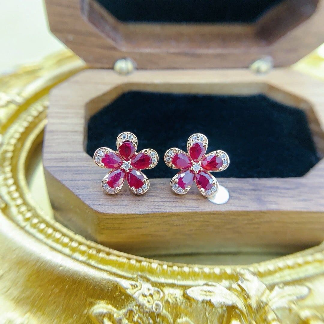 14k Gold 1.52 Ctw Natural Ruby & Diamond Earrings: Ref:231102079 // gold content:14k gold // main gemstone:ruby // shape:pear // carat weight:1. 44ct // color:red // treatment:natural // // adjacent gemstone 2 : diamond // shape:round // carat weight: