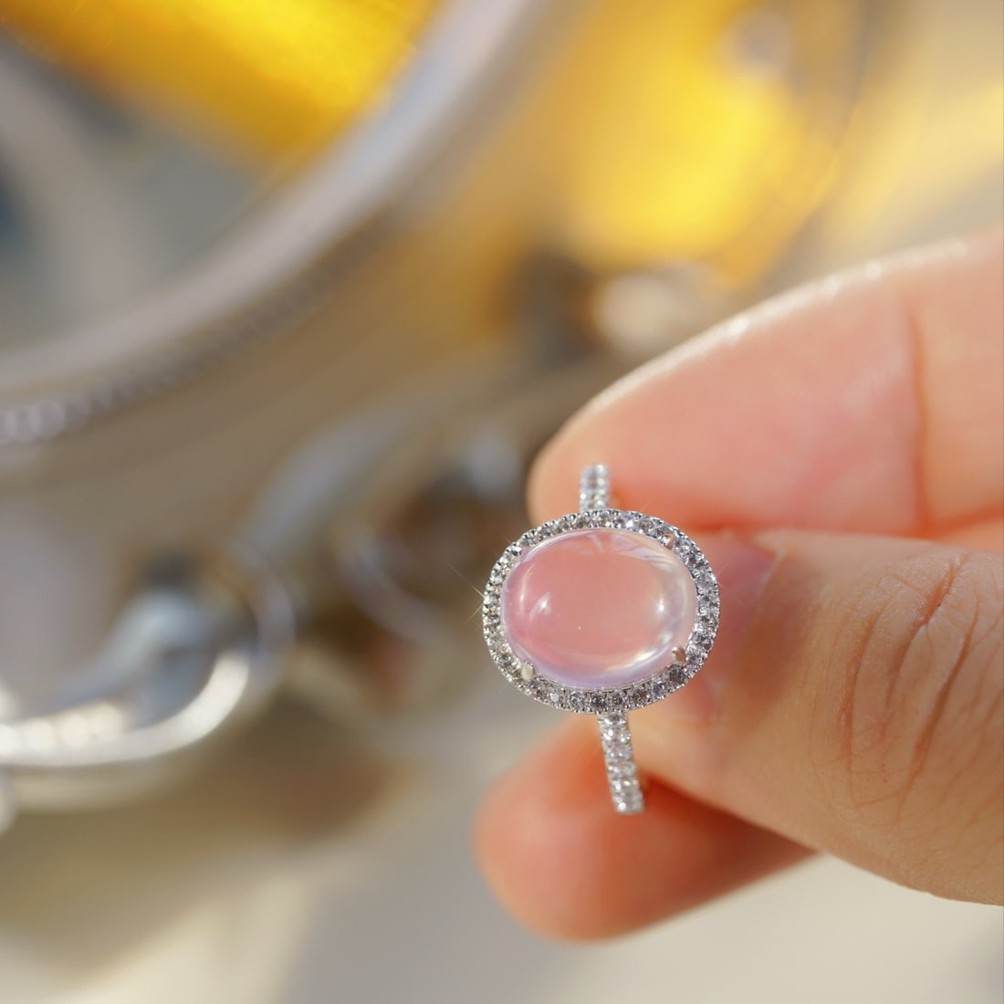 14k Gold 4.30 Ctw Natural Rose Quartz & Sapphire Ring: Ref:231102133 // gold content:14k gold // ring size:7. 25us // // main gemstone:rose quartz // shape:oval // carat weight:3. 90ct // color:pink // treatment:natural // // adjacent gemstone 2 :