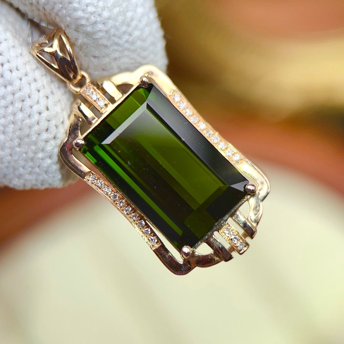 14k Gold 8.28 Ctw Natural Tourmaline & Diamond Pendant( Without Chain ): Ref:231102139 // gold content:14k gold // main gemstone:tourmaline // shape:octagonal // carat weight:8. 2ct // color:green // treatment:natural // // adjacent gemstone 2 : diamond // number of
