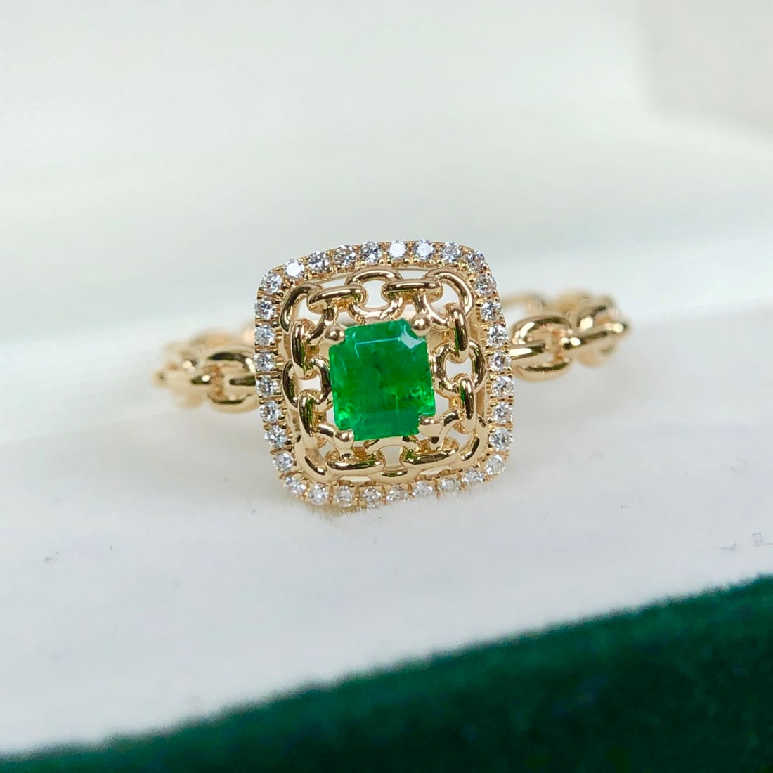14k Gold 0.39 Ctw Vivid Green Natural Emerald & Diamond Ring: Ref:231102215 // gold content:14k gold // ring size:7. 25us // // main gemstone:emerald // shape:octagonal // carat weight:0. 30ct // color:vivid green // treatment:natural // // adjacent gemstone