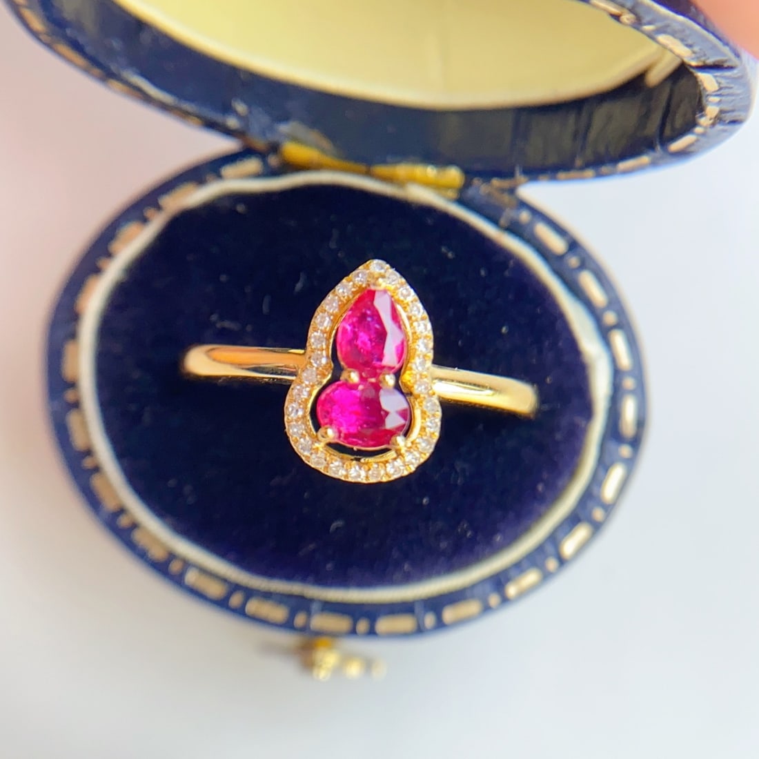 14k Gold 0.75 Ct Natural Ruby & Diamond Ring: Ref:231102216 // gold content:14k gold // ring size:7. 25us // // main gemstone:ruby // shape:multiple // carat weight:0. 75ct // color:red // treatment:natural // // adjacent gemstone 2 : diamond //