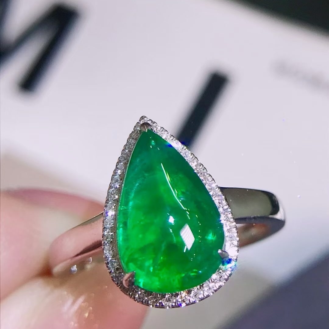 14k Gold 2.95 Ctw Vivid Green Natural Emerald & Diamond Ring: Ref:231102227 // gold content:14k gold // ring size:7. 25us // // main gemstone:emerald // shape:pear // carat weight:2. 8ct // color:vivid green // treatment:natural // // adjacent gemstone 2 :