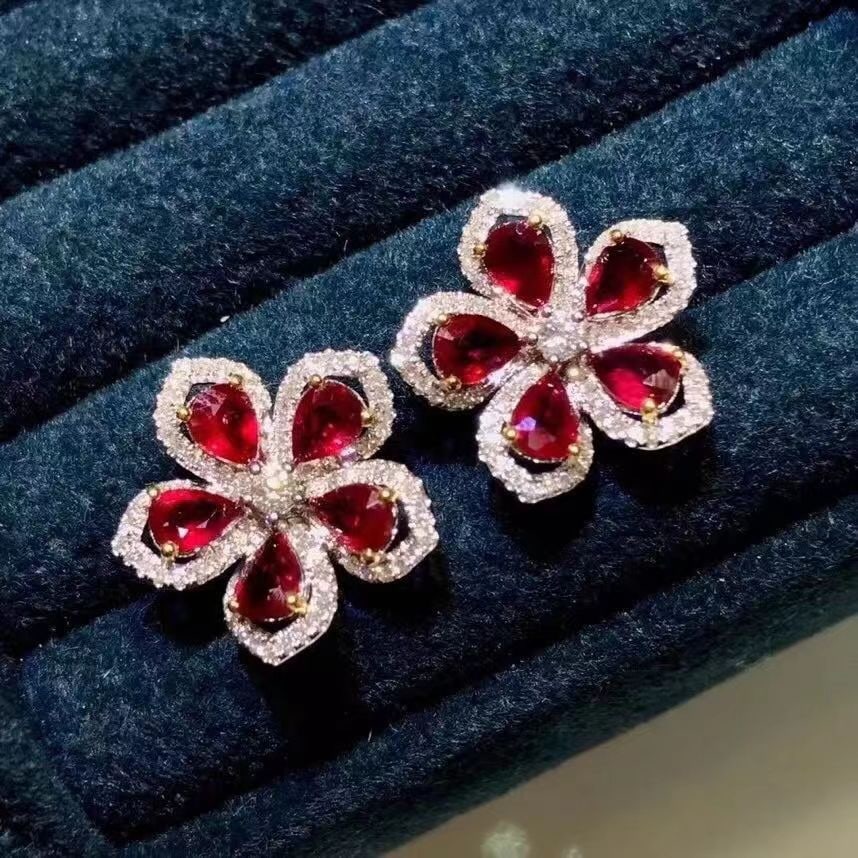 14k Gold 2.10 Ctw Natural Ruby & Diamond Earrings: Ref:231102246 // gold content:14k gold // main gemstone:ruby // shape:pear // carat weight:1. 6ct // color:pigeonblood red // treatment:natural // // adjacent gemstone 2 : diamond // shape:round //