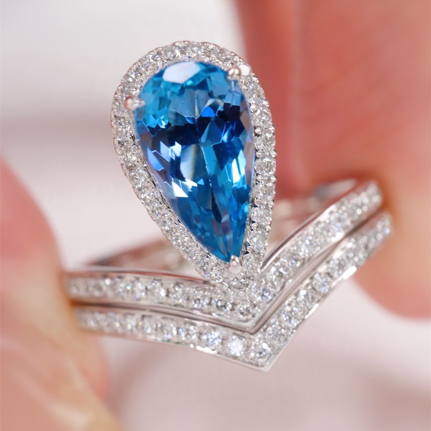 14k Gold 1.38 Ctw Natural Aquamarine & Diamond Ring: Ref:231102263 // gold content:14k gold // ring size:7. 25us // // main gemstone:aquamarine // shape:pear // carat weight:1. 05ct // color:santa maria color // treatment:natural // // adjacent