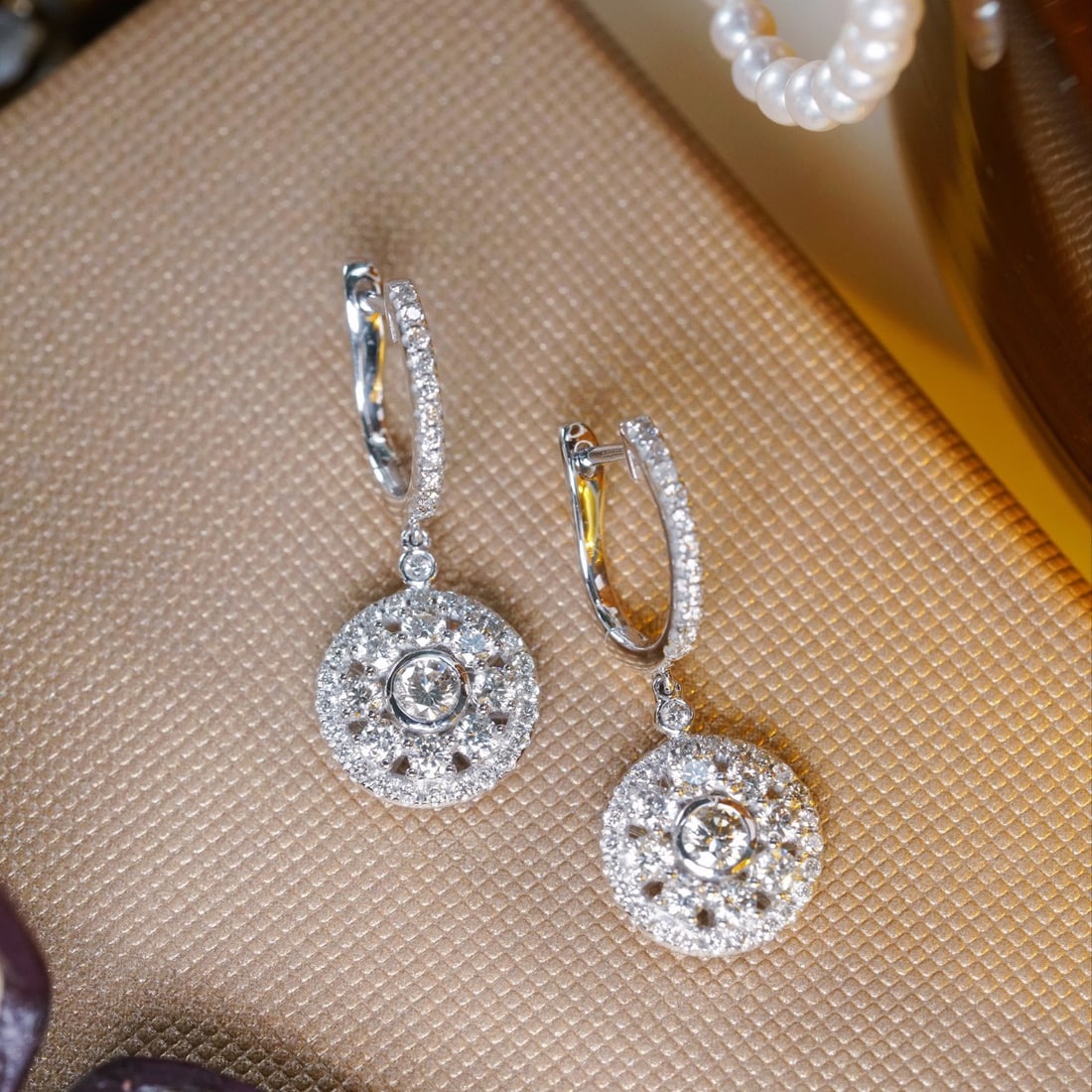 14k Gold 1.80 Ct Natural H Diamond Earrings: Ref:231102292 // gold content:14k gold // main gemstone:diamond // shape:round // carat weight:1. 80ct // clarity grade:vs-si // color:h // treatment:natural // cut grade:g // Condition: NewLow