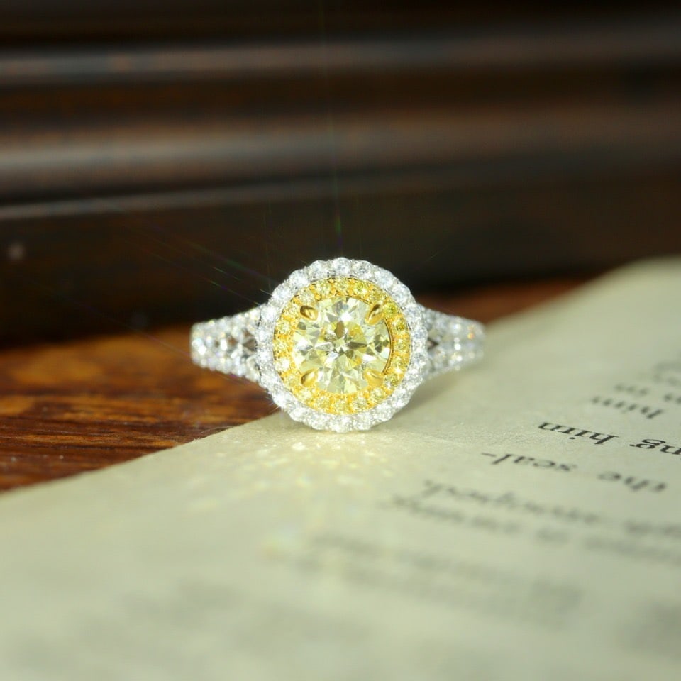 14k Gold 1.57 Ctw Natural Yellow Diamond & Diamond Ring: Ref:231102298 // gold content:14k gold // ring size:7. 25us // // main gemstone:yellow diamond // shape:round // carat weight:1. 02ct // color:yellow // treatment:natural // cut grade:g // // adjacent
