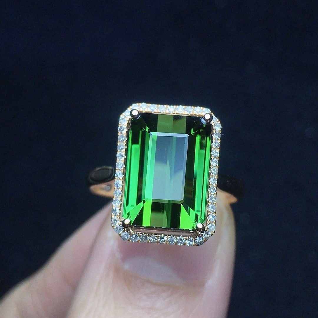 14k Gold 5.73 Ct Natural Tourmaline & Diamond Ring: Ref:231102301 // gold content:14k gold // ring size:7. 25us // // main gemstone:tourmaline // shape:octagonal // carat weight:5. 73ct // color:green // treatment:natural // // adjacent gemstone 2 : di