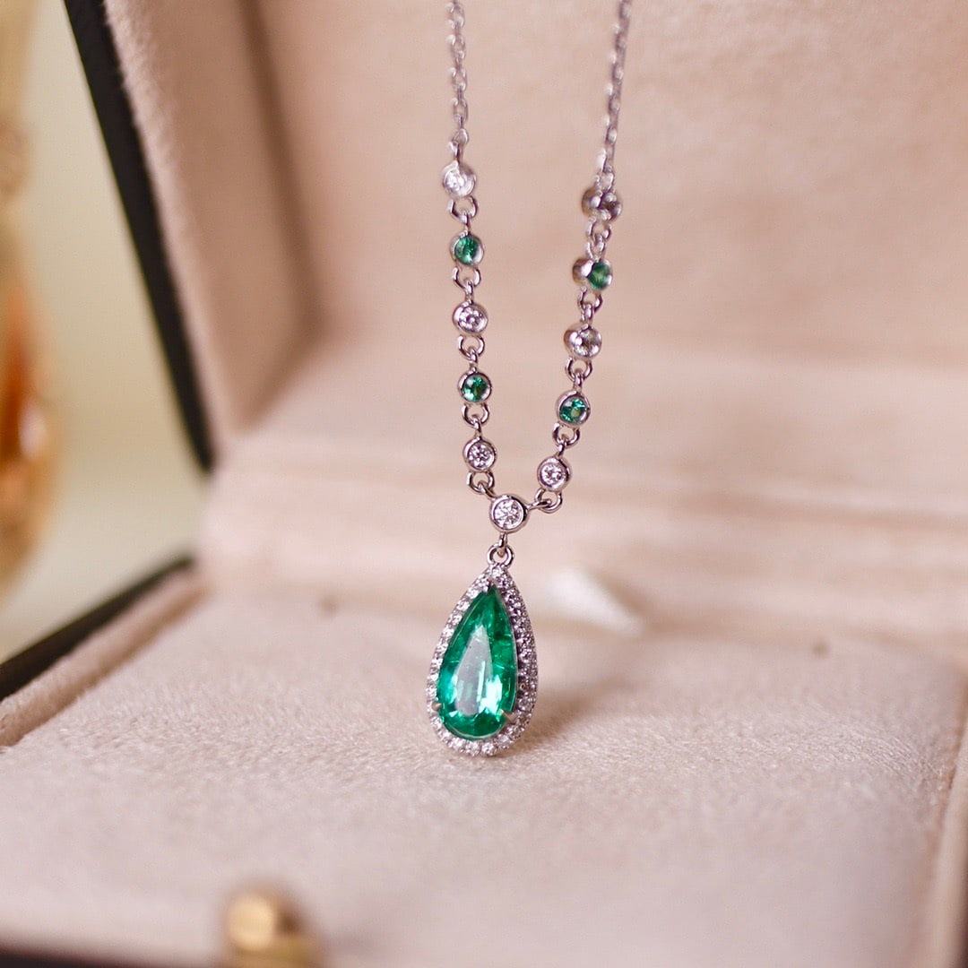 14k Gold 1.47 Ctw Vivid Green Natural Emerald & Diamond Necklace: Ref:231102306 // gold content:14k gold // main gemstone:emerald // shape:pear // carat weight:1. 15ct // color:vivid green // treatment:natural // // adjacent gemstone 2 : diamond // shape:round // ca