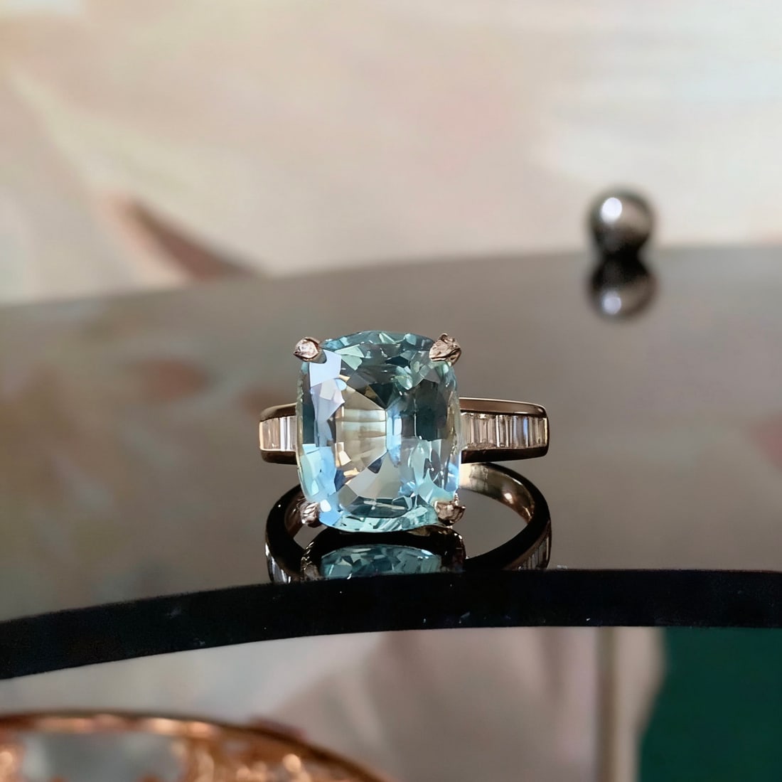 14k Gold 4.60 Ct Natural Aquamarine & Diamond Ring: Ref:231102342 // gold content:14k gold // ring size:7. 25us // // main gemstone:aquamarine // shape:cushion // carat weight:4. 60ct // color:santa maria color // treatment:natural // // adjacent