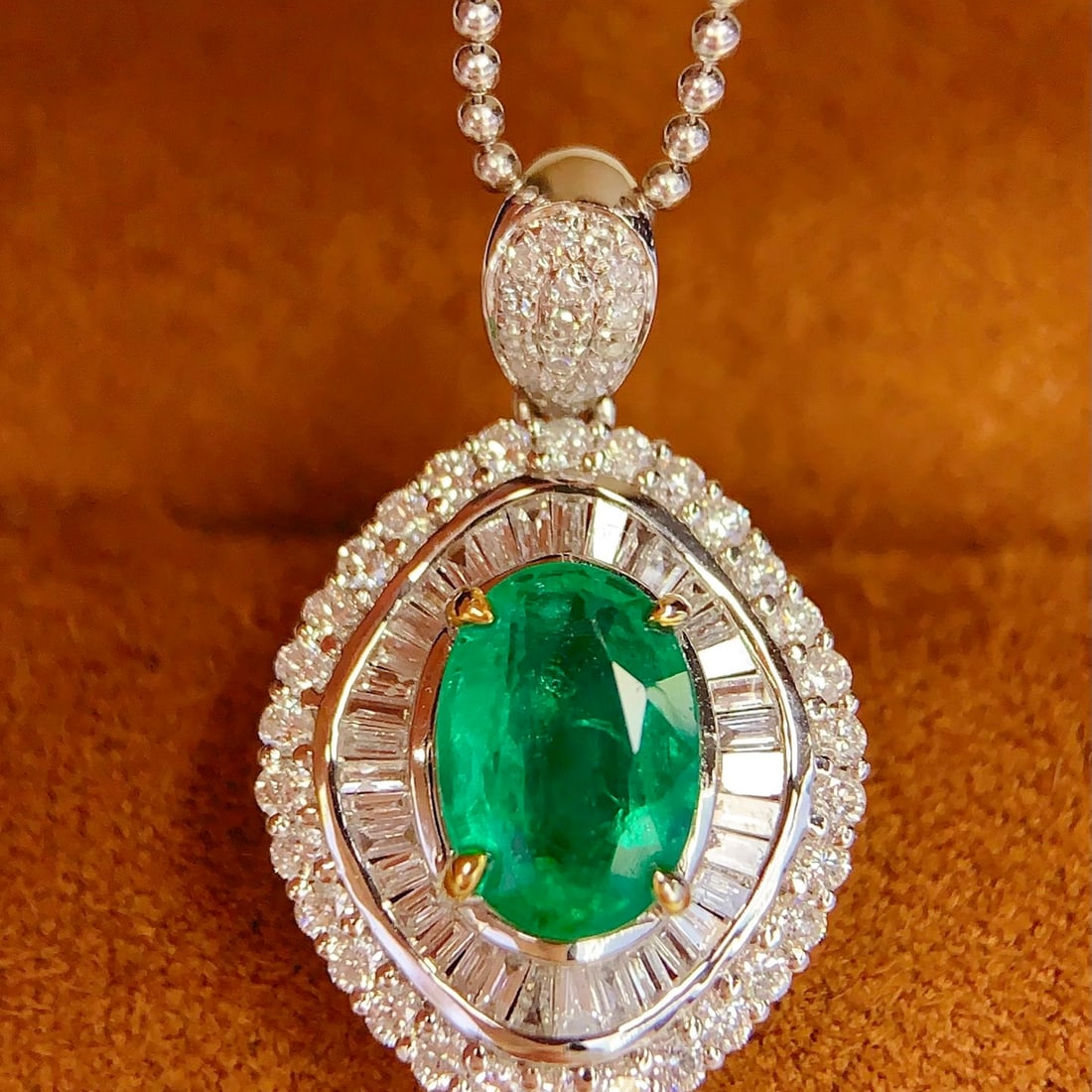 14k Gold 2 Ct Natural Emerald & Diamond Pendant( Without Chain ) (1 of 2)