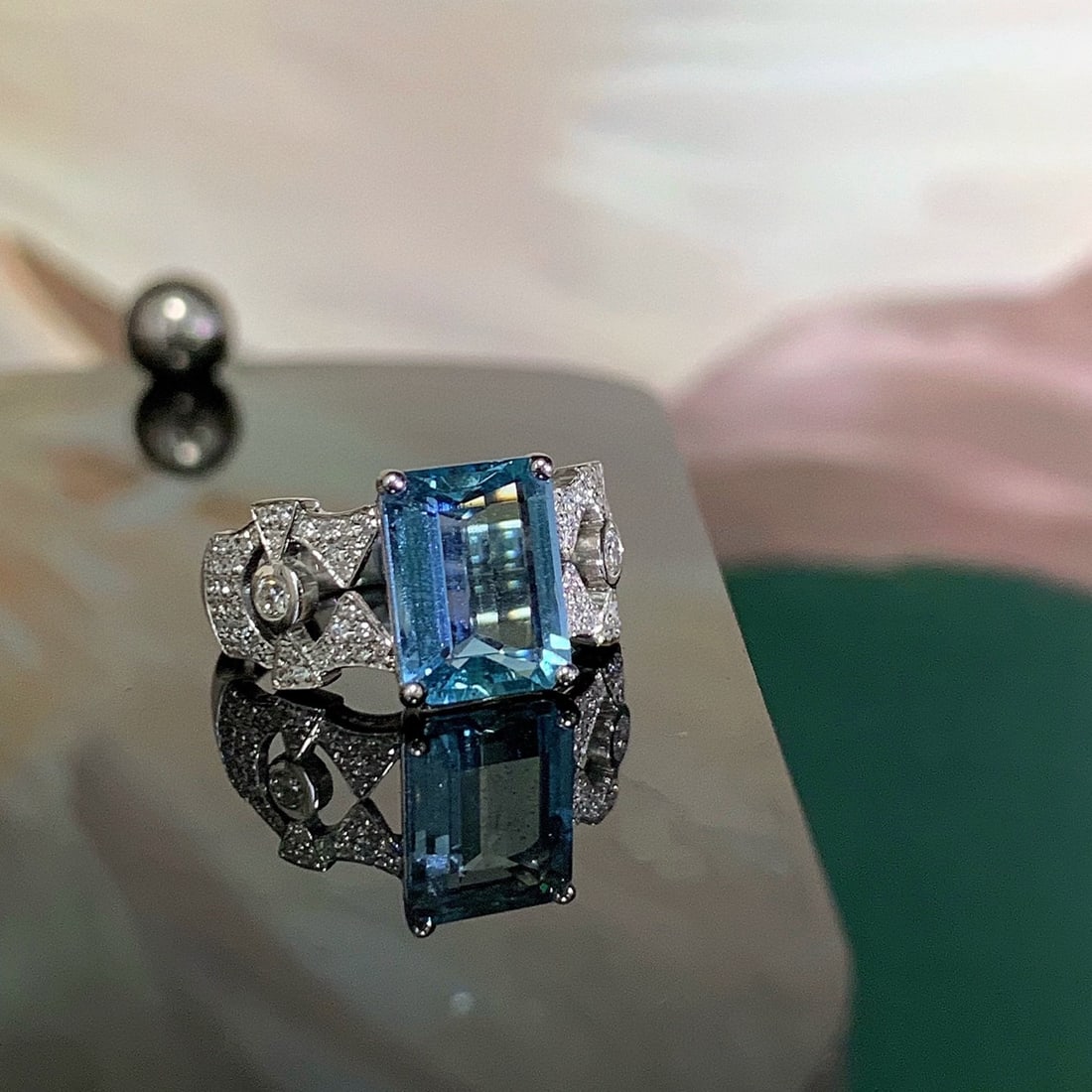 14k Gold 2.43 Ct Natural Aquamarine & Diamond Ring: Ref:231102364 // gold content:14k gold // ring size:7. 25us // // main gemstone:aquamarine // shape:octagonal // carat weight:2. 43ct // color:santa maria color // treatment:natural // // adjacent