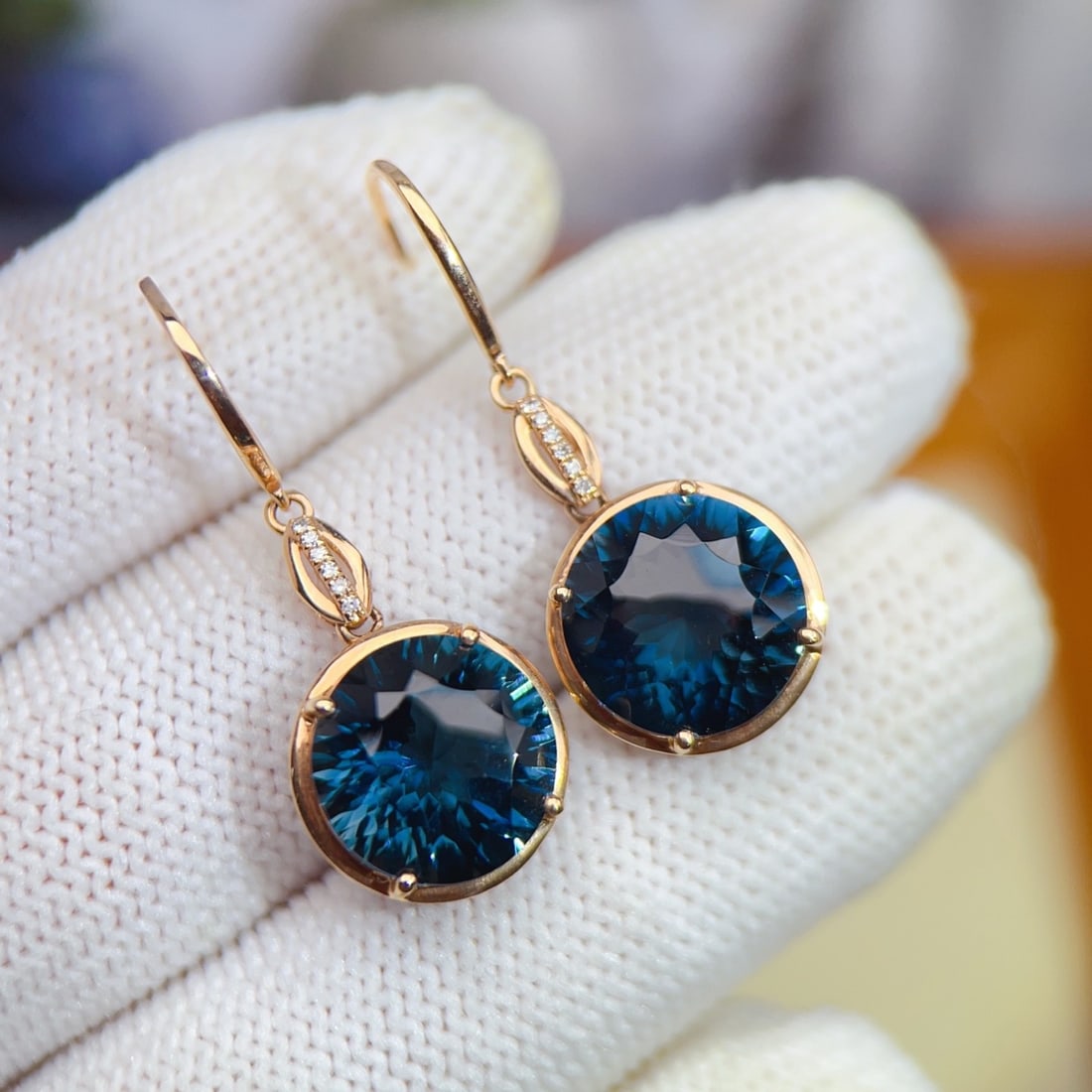 14k Gold 11.23 Ctw Natural Topaz & Diamond Earrings: Ref:231102370 // gold content:14k gold // main gemstone:topaz // shape:round // carat weight:11. 2ct // color:blue // treatment:natural // cut grade:g // // adjacent gemstone 2 : diamond // number