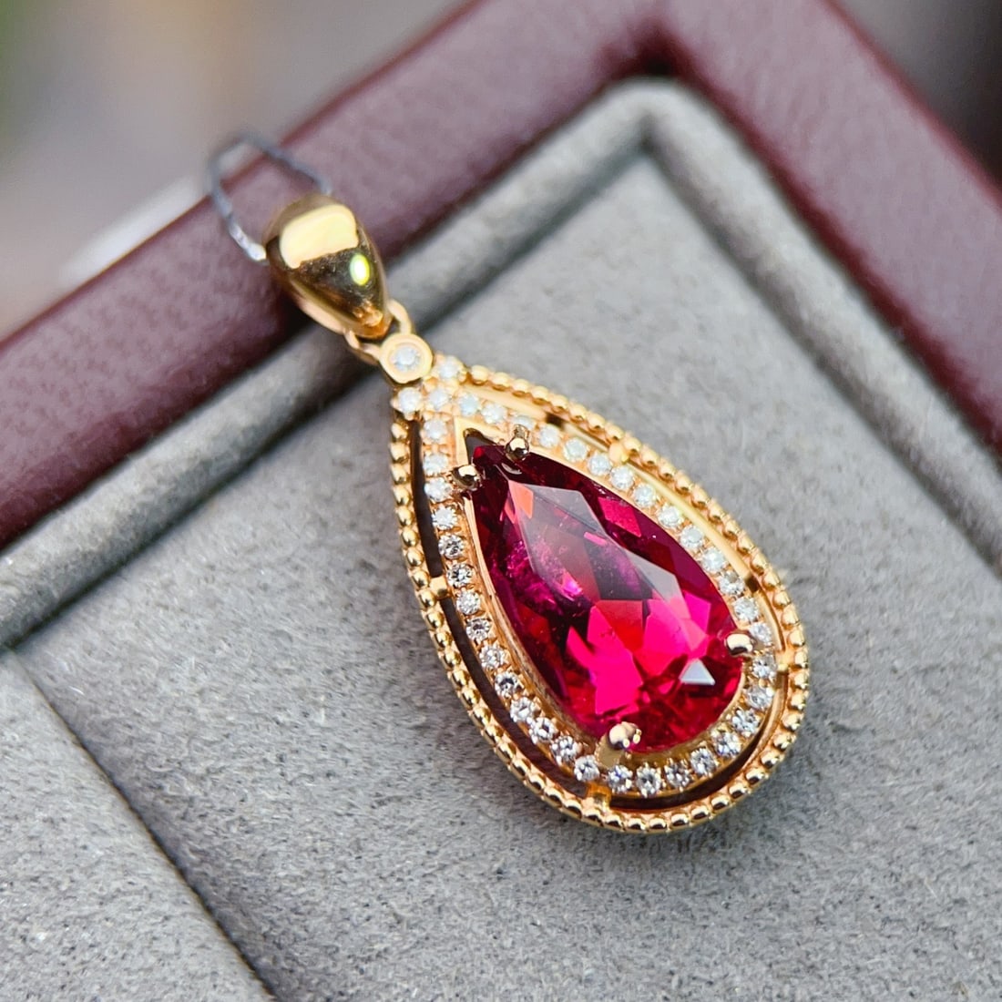 14k Gold 2.47 Ctw Natural Tourmaline & Diamond Pendant( Without Chain ): Ref:231102410 // gold content:14k gold // main gemstone:tourmaline // shape:pear // carat weight:2. 35ct // color:red // treatment:natural // // adjacent gemstone 2 : diamond // number of stones:41