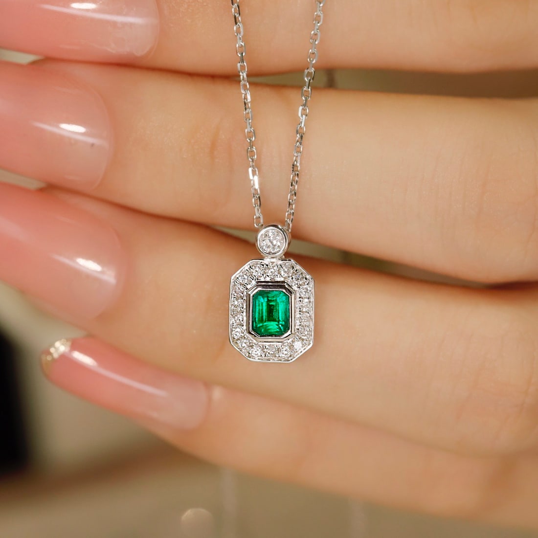 14k Gold 0.45 Ctw Vivid Green Natural Emerald & Diamond Necklace: Ref:231102418 // gold content:14k gold // main gemstone:emerald // shape:octagonal // carat weight:0. 3ct // color:vivid green // treatment:natural // // adjacent gemstone 2 : diamond //