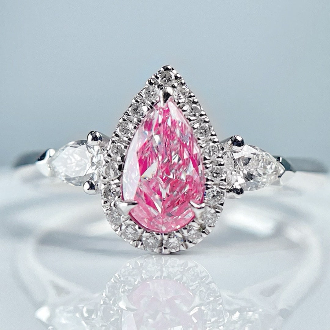 14k Gold 0.82 Ctw Natural Pink Diamond & Diamond Ring: Ref:231102450 // gold content:14k gold // ring size:7. 25us // // main gemstone:pink diamond // shape:pear // carat weight:0. 55ct // color:pink // treatment:natural // // adjacent gemstone 2 : diamon