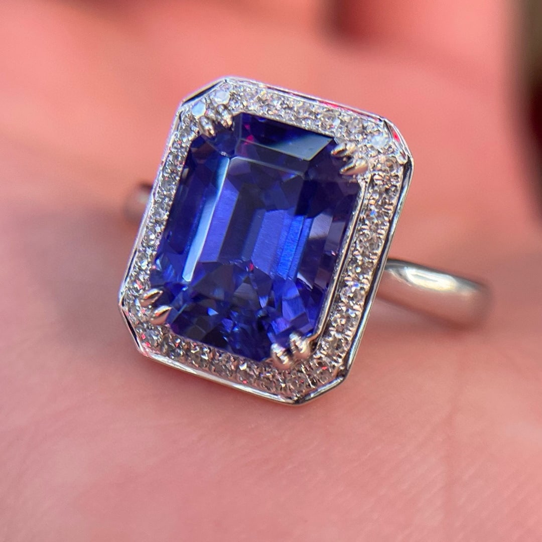 14k Gold 4.56 Ctw Natural Tanzanite & Diamond Ring - 4