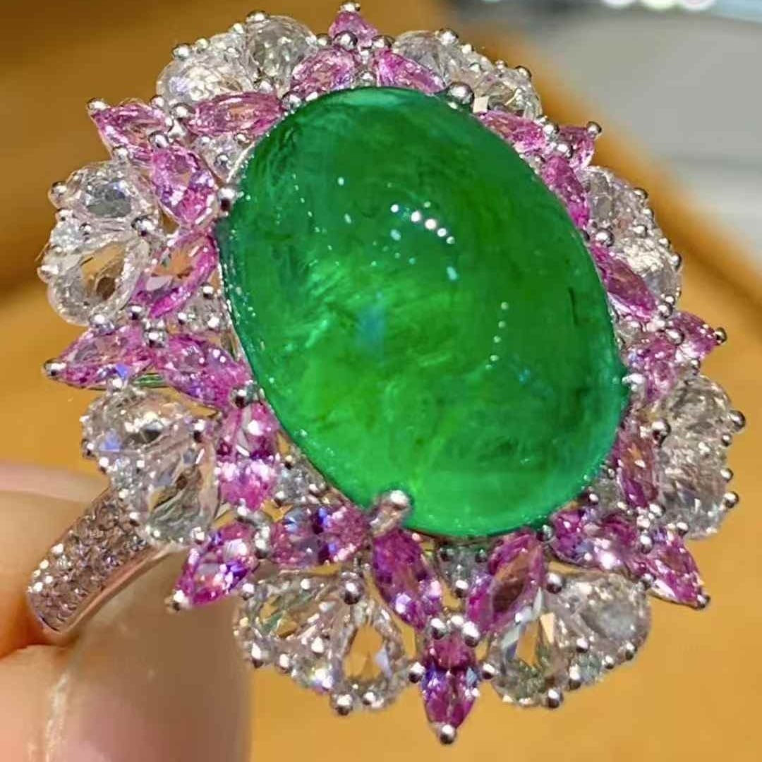 14k Gold 5.8 Ct Vivid Green Natural Emerald & Diamond Ring - 2