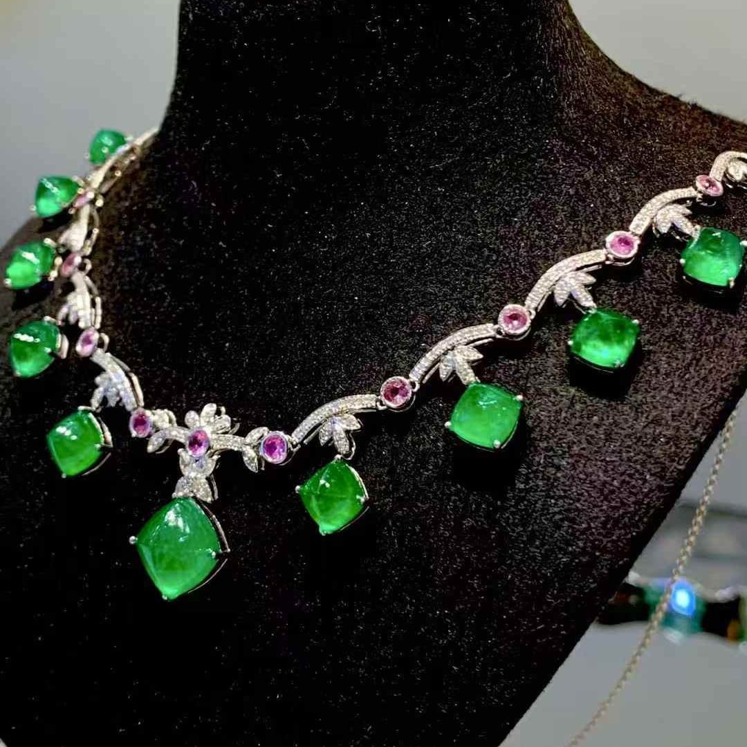 14k Gold 17.02 Ct Vivid Green Natural Emerald & Diamond & Sapphire Necklace - 3