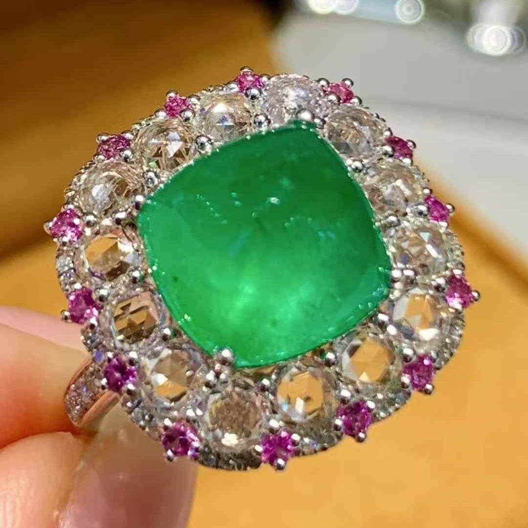 14k Gold 4.3 Ct Natural Emerald & Diamond Ring - 6