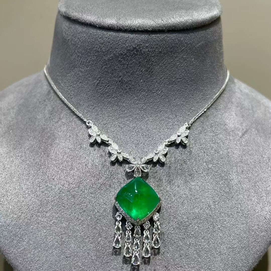 14k Gold 8.68 Ct Natural Emerald & Diamond Necklace: Ref:231103105 // gold content:14k gold // main gemstone:emerald // shape:sugar-loaf // carat weight:8. 68ct // color:green // treatment:natural // // adjacent gemstone 2 : diamond // shape:round //