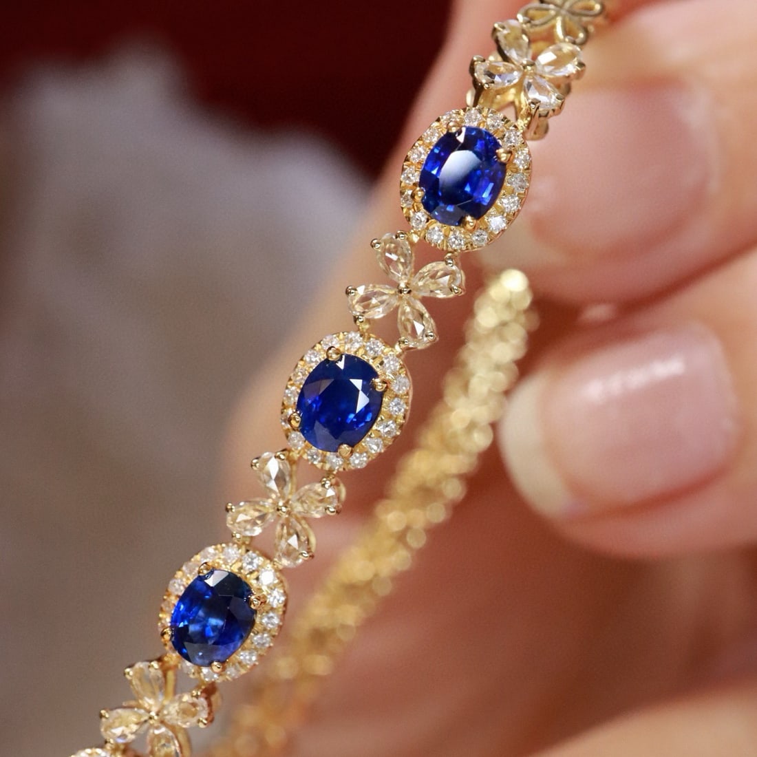 14k Gold 3.86 Ctw Natural Sapphire & Sapphire Bracelet: Ref:231103106 // gold content:14k gold // main gemstone:sapphire // shape:oval // carat weight:2. 95ct // color:blue // treatment:natural // // adjacent gemstone 2 : sapphire // shape:pear // carat we