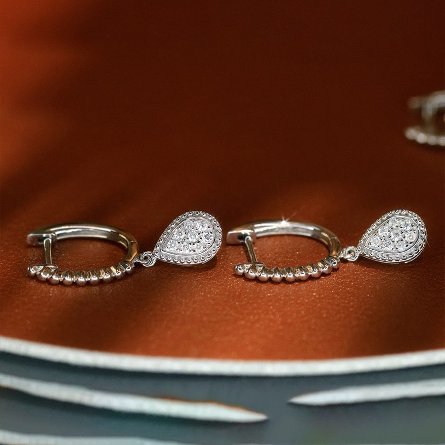 14k Gold 0.18 Ct Natural H Diamond Earrings: Ref:231103121 // gold content:14k gold // main gemstone:diamond // shape:round // carat weight:0. 18ct // clarity grade:vs-si // color:h // treatment:natural // cut grade:g // Condition: NewLow