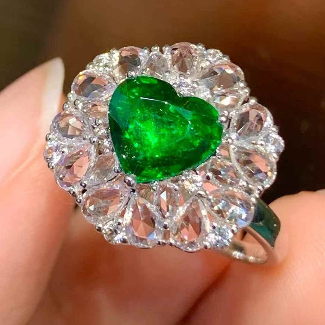 14k Gold 1.6 Ct Vivid Green Natural Tsavorite & Diamond Ring - 3