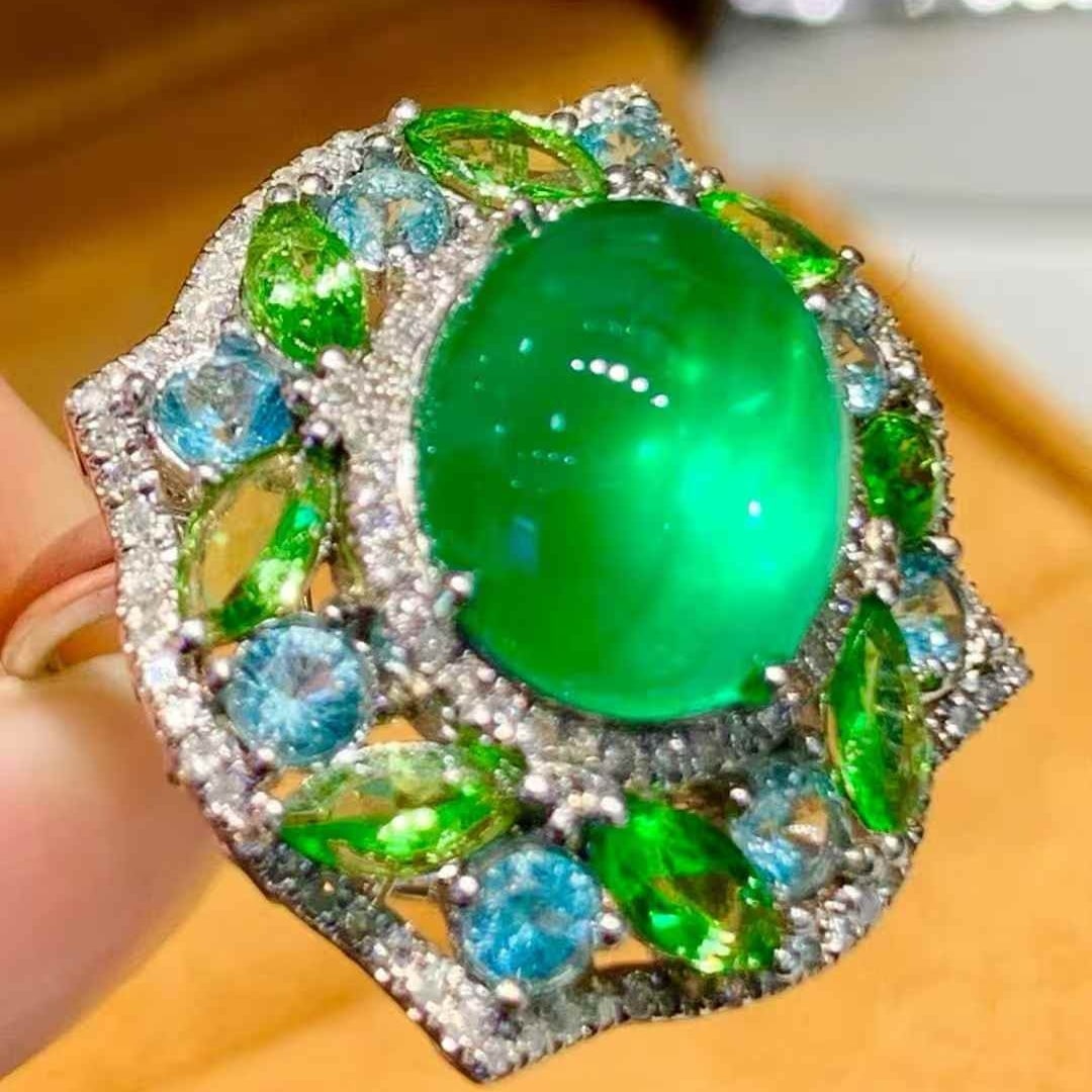14k Gold 4.35 Ct Vivid Green Natural Emerald & Diamond Ring - 3
