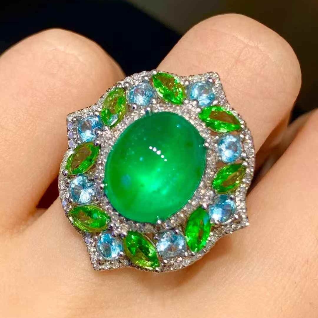 14k Gold 4.35 Ct Vivid Green Natural Emerald & Diamond Ring - 4