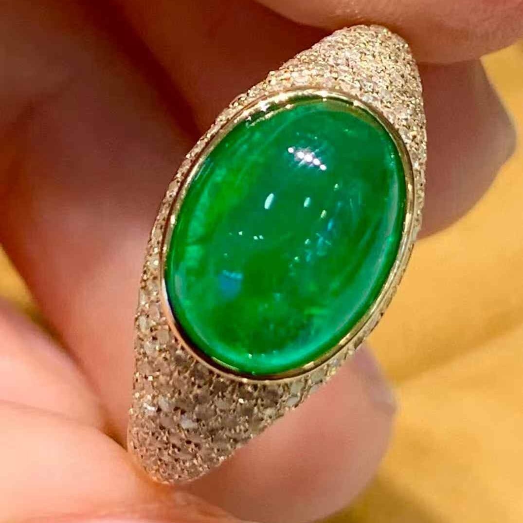 14k Gold 2.5 Ct Vivid Green Natural Emerald & Diamond Ring: Ref:231103148 // gold content:14k gold // ring size:7. 25us // // main gemstone:emerald // shape:oval // carat weight:2. 5ct // color:vivid green // treatment:natural // // adjacent gemstone 2 :