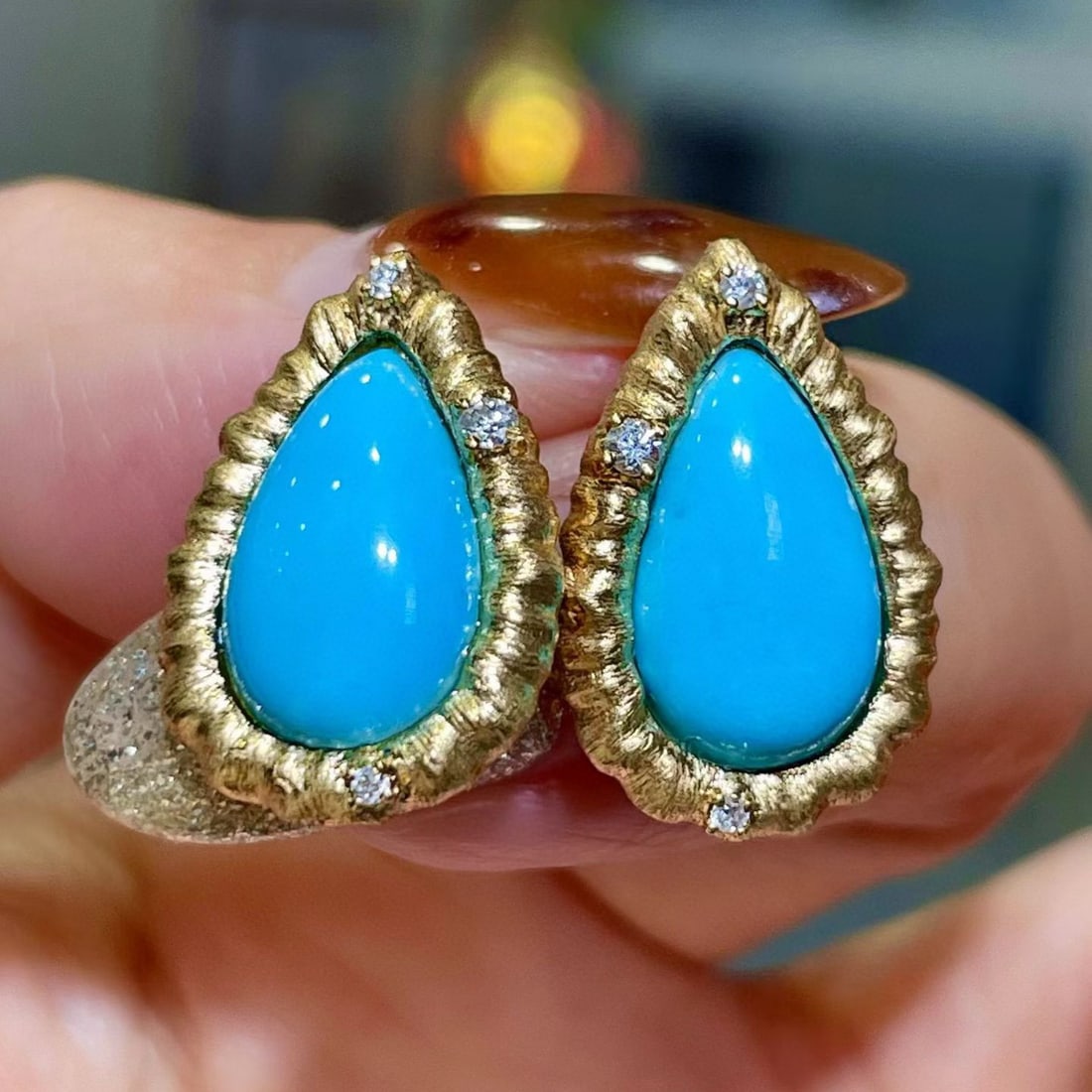 14k Gold 5.10 Ctw Natural Blue Turquoise & Diamond Earrings: Ref:231103176 // gold content:14k gold // main gemstone:blue turquoise // shape:pear // carat weight:5. 01ct // color:blue // treatment:natural // // adjacent gemstone 2 : diamond // shape:round //