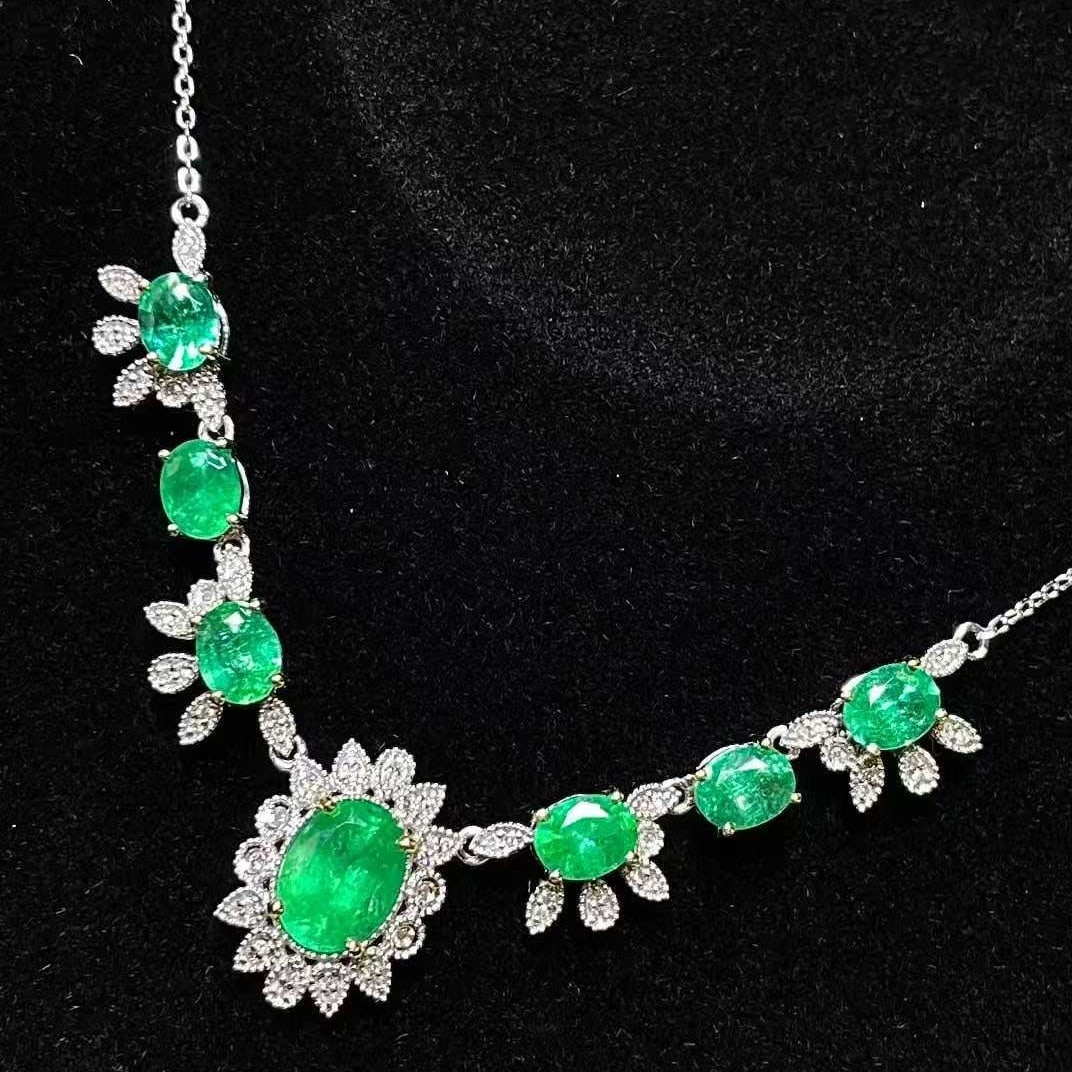 14k Gold 3.3 Ct Vivid Green Natural Emerald & Diamond Necklace - 2