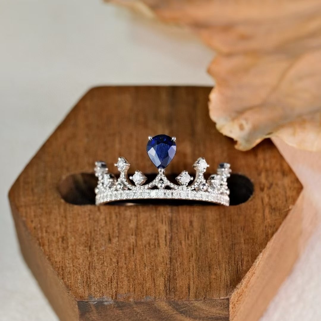 14k Gold 0.88 Ctw Natural Sapphire & Diamond Ring: Ref:231103204 // gold content:14k gold // ring size:7. 25us // // main gemstone:sapphire // shape:pear // carat weight:0. 6ct // color:blue // treatment:natural // // adjacent gemstone 2 : diamond
