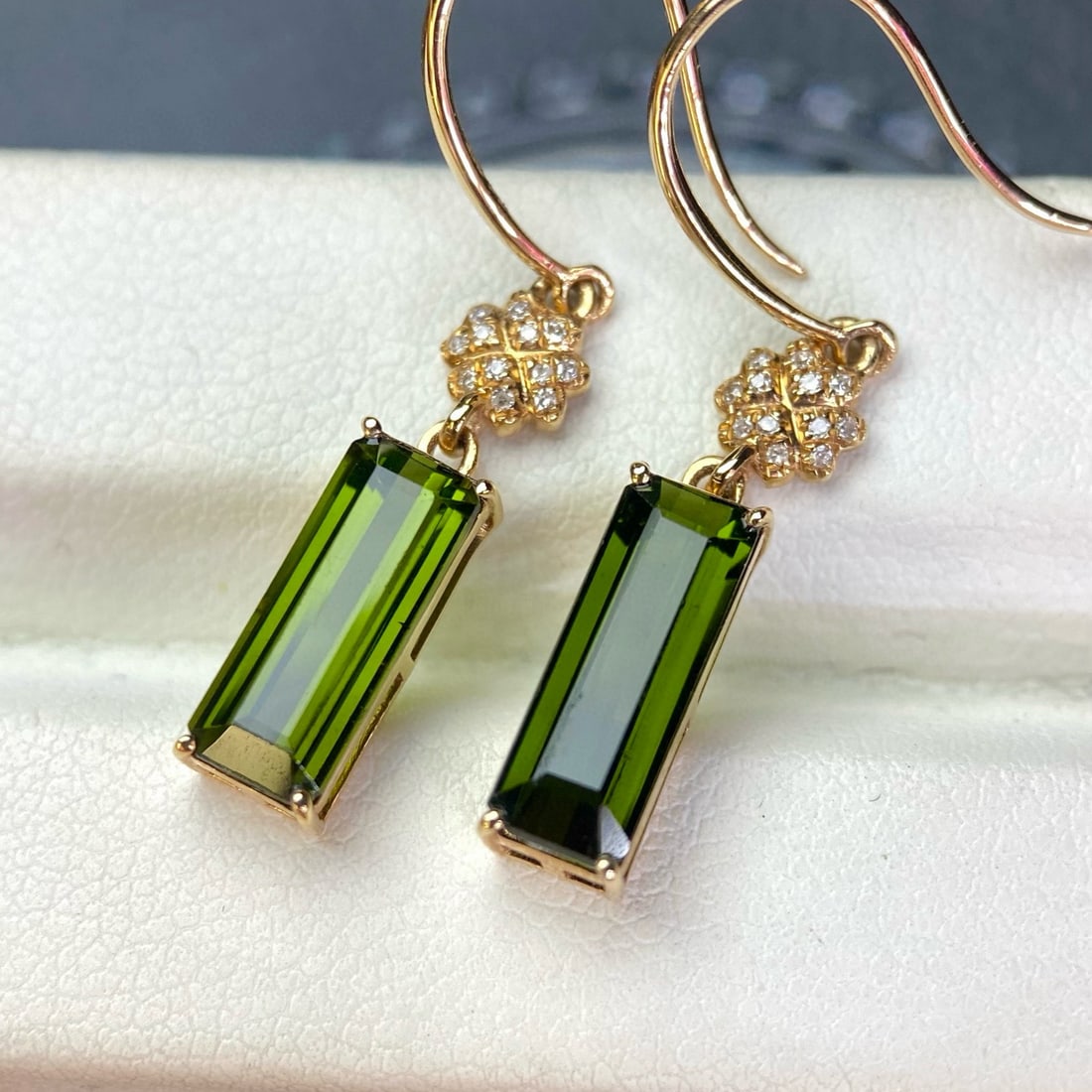 14k Gold 4.1 Ct Natural Tourmaline & Diamond Earrings: Ref:231103218 // gold content:14k gold // main gemstone:tourmaline // shape:octagonal // carat weight:4. 1ct // color:green // treatment:natural // // adjacent gemstone 2 : diamond // number of stones