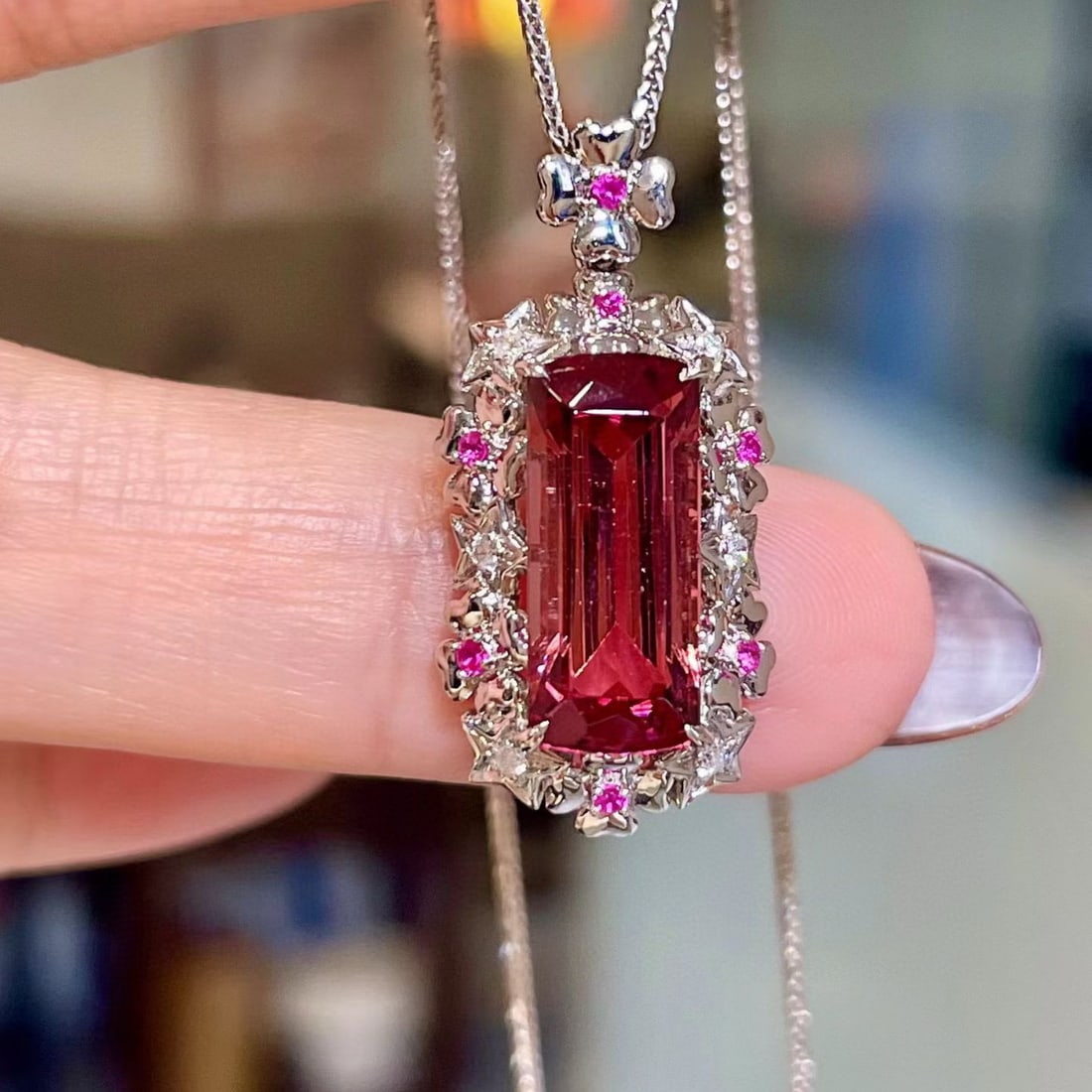 14k Gold 3.92 Ctw Natural Tourmaline & Diamond Pendant( Without Chain ): Ref:231103221 // gold content:14k gold // main gemstone:tourmaline // shape:cushion // carat weight:3. 86ct // color:red // treatment:natural // // adjacent gemstone 2 : diamond // shape:round // cara
