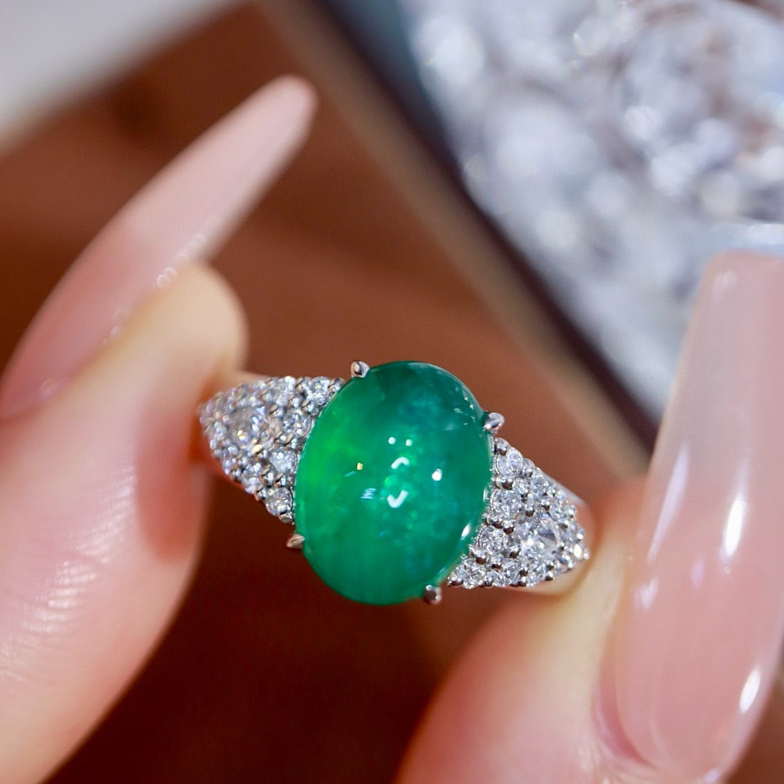 14k Gold 3.71 Ctw Natural Emerald & Diamond Ring: Ref:231103235 // gold content:14k gold // ring size:7. 25us // // main gemstone:emerald // shape:oval // carat weight:3. 41ct // color:green // treatment:natural // // adjacent gemstone 2 :