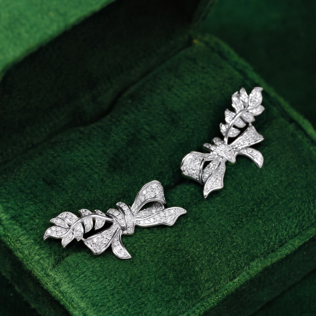 14k Gold 0.86 Ct Natural H Diamond Earrings: Ref:231104022 // gold content:14k gold // main gemstone:diamond // shape:round // carat weight:0. 86ct // clarity grade:vs-si // color:h // treatment:natural // cut grade:g // Condition: NewLow