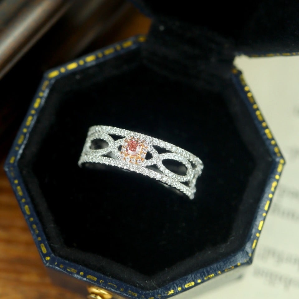 14k Gold 0.46 Ctw Natural Pink Diamond & Diamond Ring: Ref:231104027 // gold content:14k gold // ring size:7. 25us // // main gemstone:pink diamond // shape:cushion // carat weight:0. 06ct // color:pink // treatment:natural // // adjacent gemstone 2 :