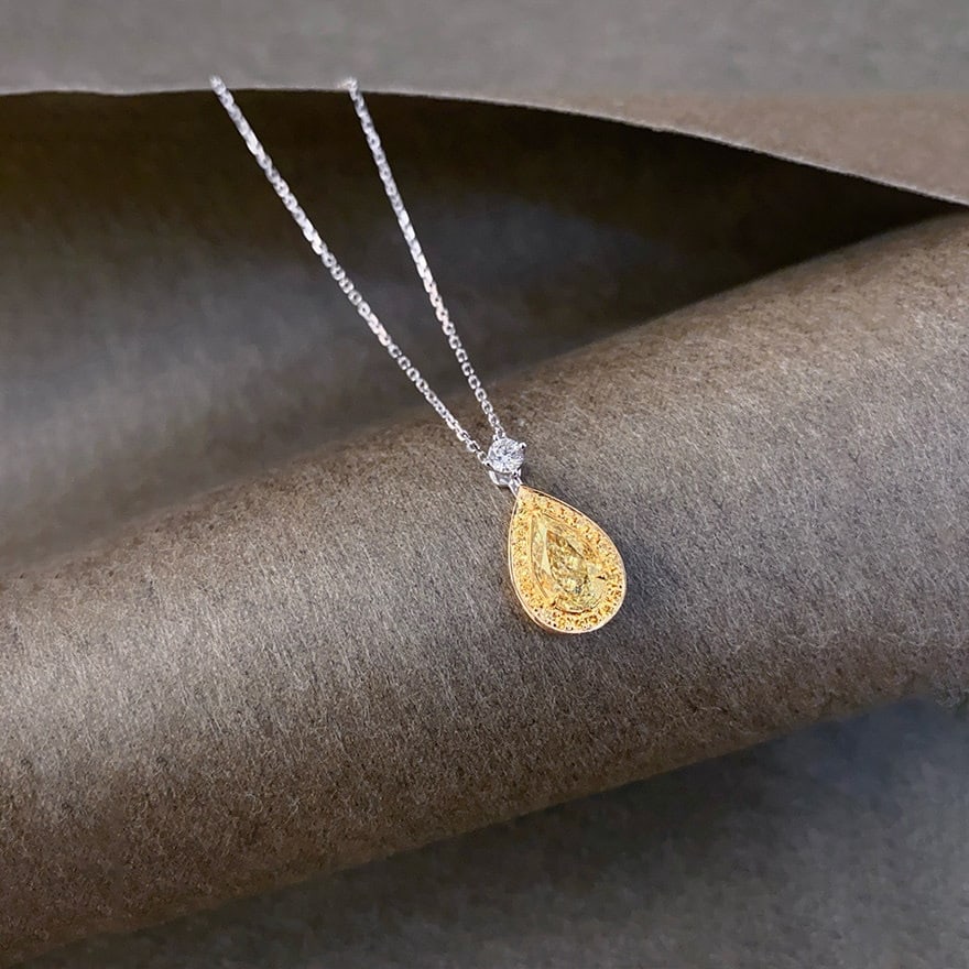 14k Gold 1.24 Ctw Natural Yellow Diamond & Diamond Necklace: Ref:231104037 // gold content:14k gold // main gemstone:yellow diamond // shape:pear // carat weight:1ct // color:yellow // treatment:natural // // adjacent gemstone 2 : diamond // shape:round //