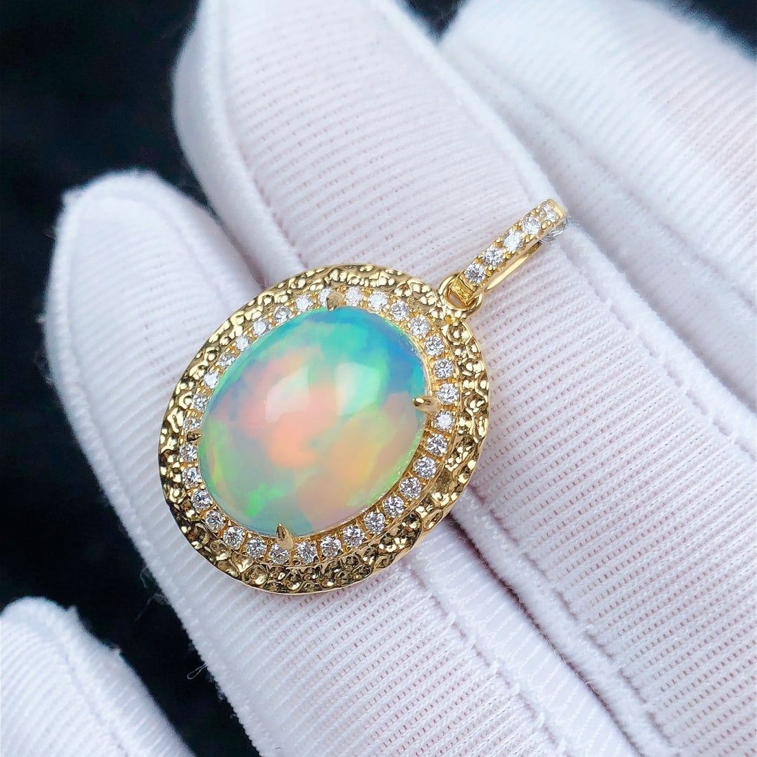 14k Gold 4.74 Ctw Natural Opal & Diamond Pendant( Without Chain ): Ref:231104039 // gold content:14k gold // main gemstone:opal // shape:oval // carat weight:4. 45ct // color:color // treatment:natural // // adjacent gemstone 2 : diamond // shape:round // carat