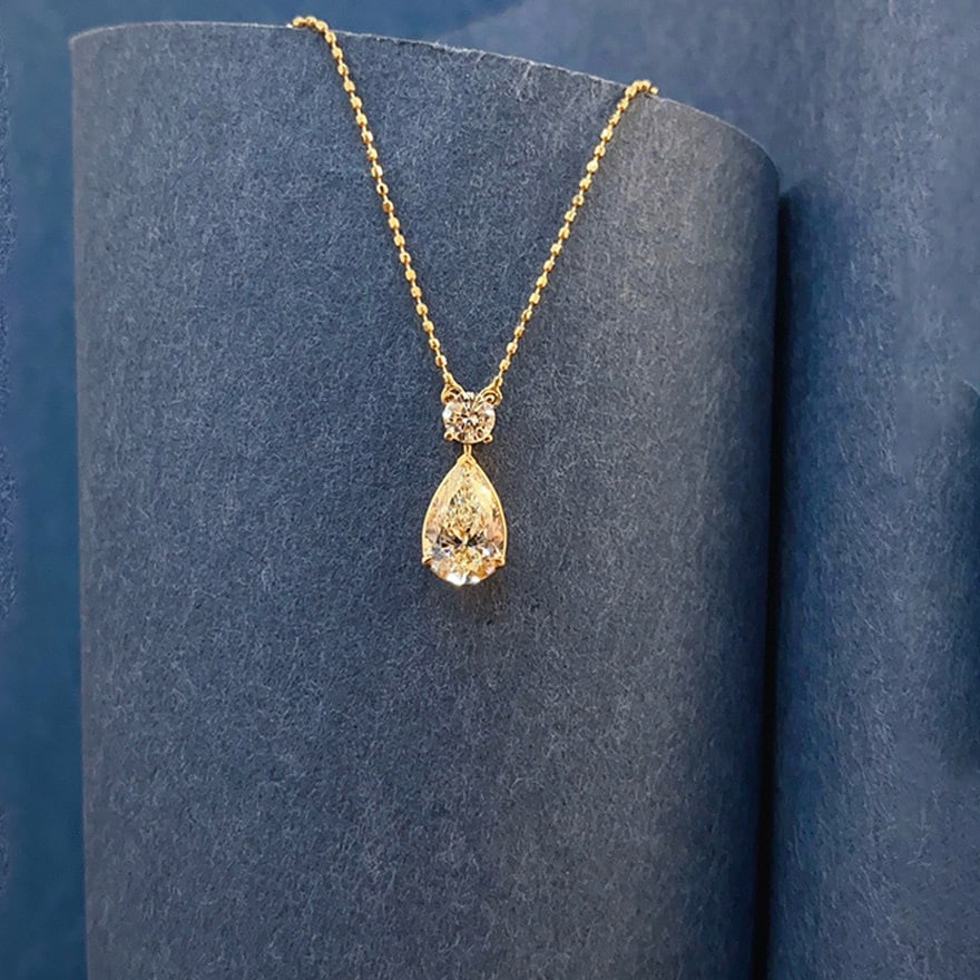 14k Gold 1.15 Ctw Natural Yellow Diamond & Diamond Necklace: Ref:231104057 // gold content:14k gold // main gemstone:yellow diamond // shape:pear // carat weight:1ct // color:yellow // treatment:natural // // adjacent gemstone 2 : diamond // shape:round //