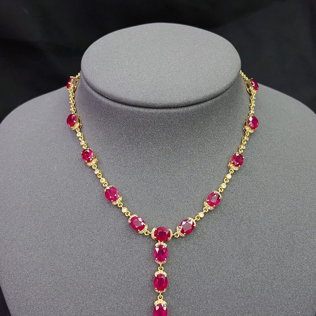 14k Gold 9.85 Ct Natural Ruby & Diamond Necklace: Ref:231104073 // gold content:14k gold // main gemstone:ruby // shape:oval // carat weight:9. 85ct // color:red // treatment:natural // // adjacent gemstone 2 : diamond // number of stones:128 // shap