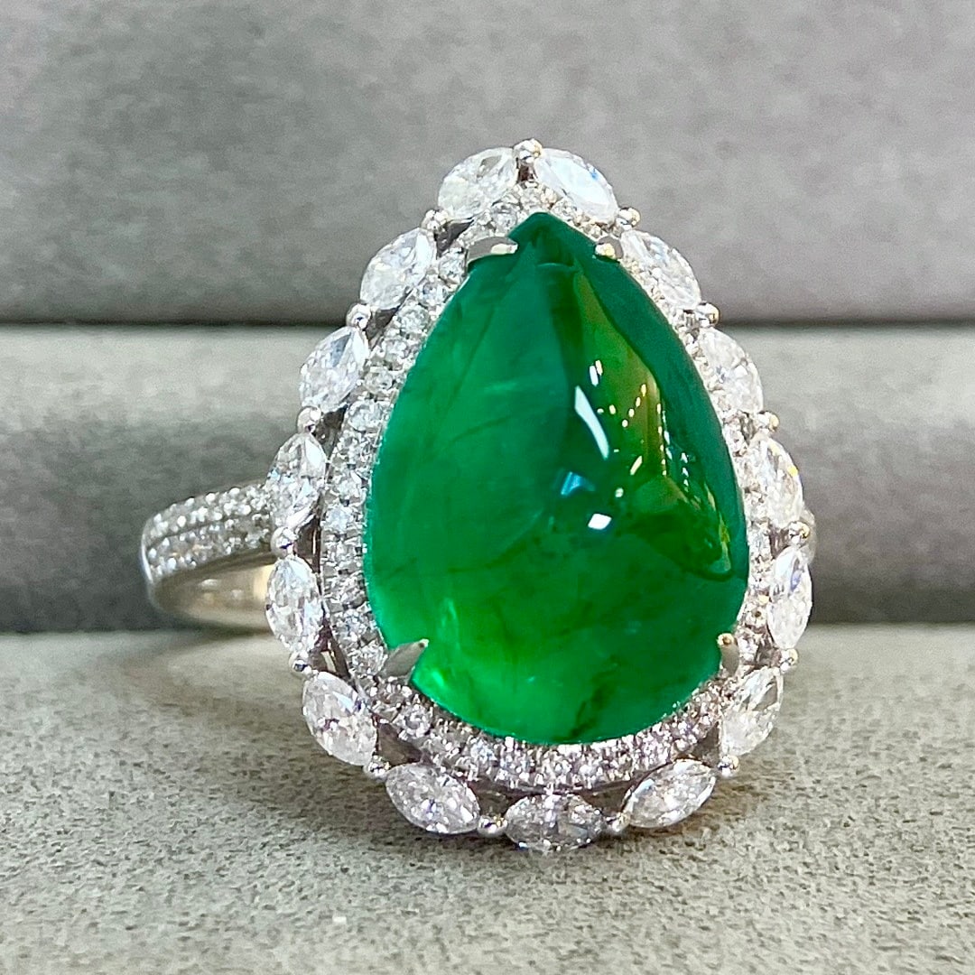 14k Gold 8.34 Ctw Vivid Green Natural Emerald & Diamond Ring (1 of 6)