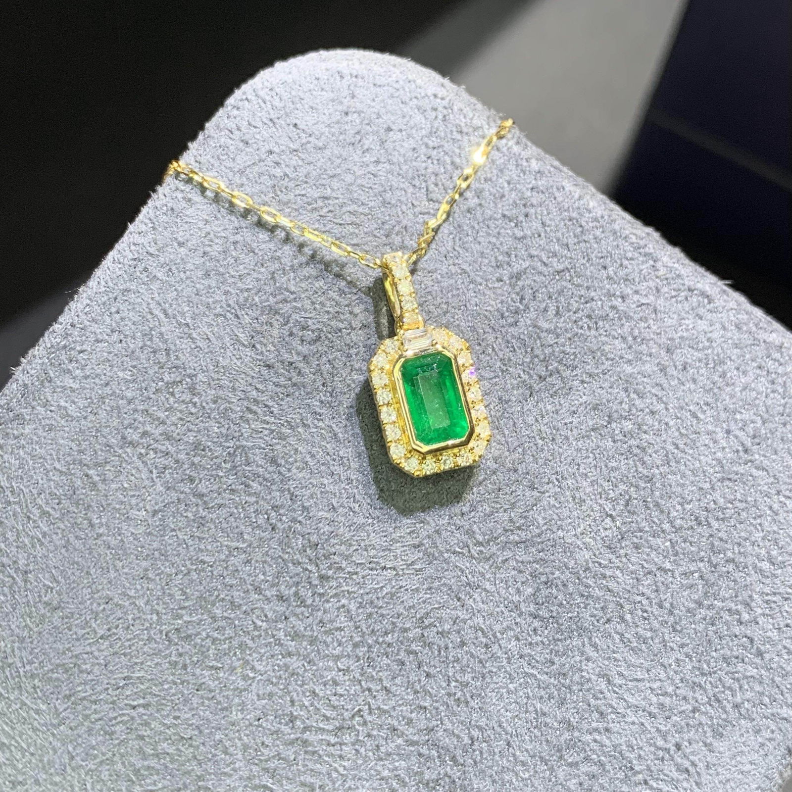14k Gold 0.92 Ctw Natural Emerald & Diamond Pendant( Without Chain ) - 2