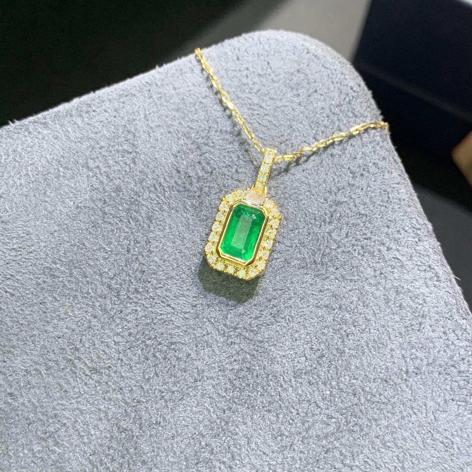 14k Gold 0.92 Ctw Natural Emerald & Diamond Pendant( Without Chain ) - 3