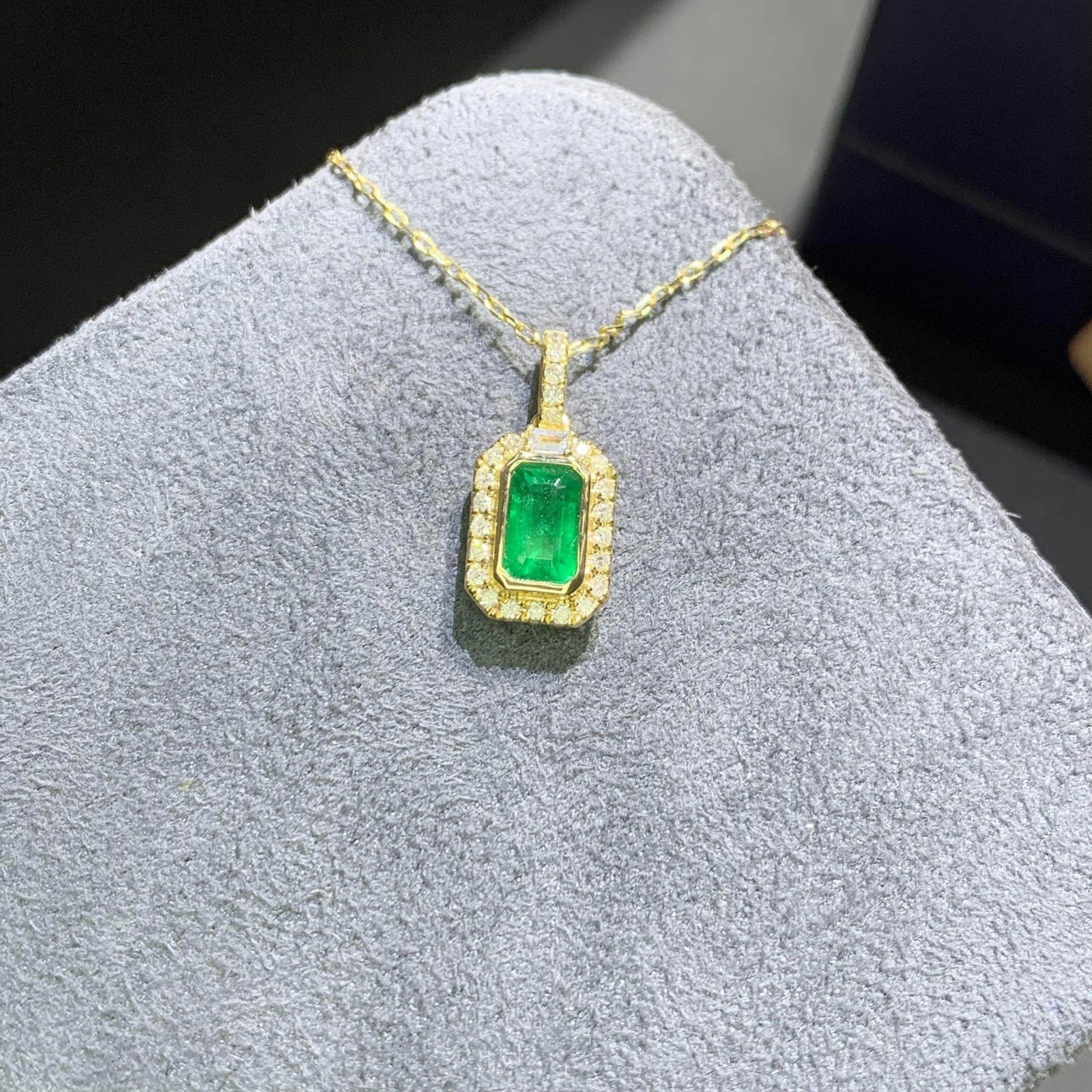 14k Gold 0.92 Ctw Natural Emerald & Diamond Pendant( Without Chain ) - 4