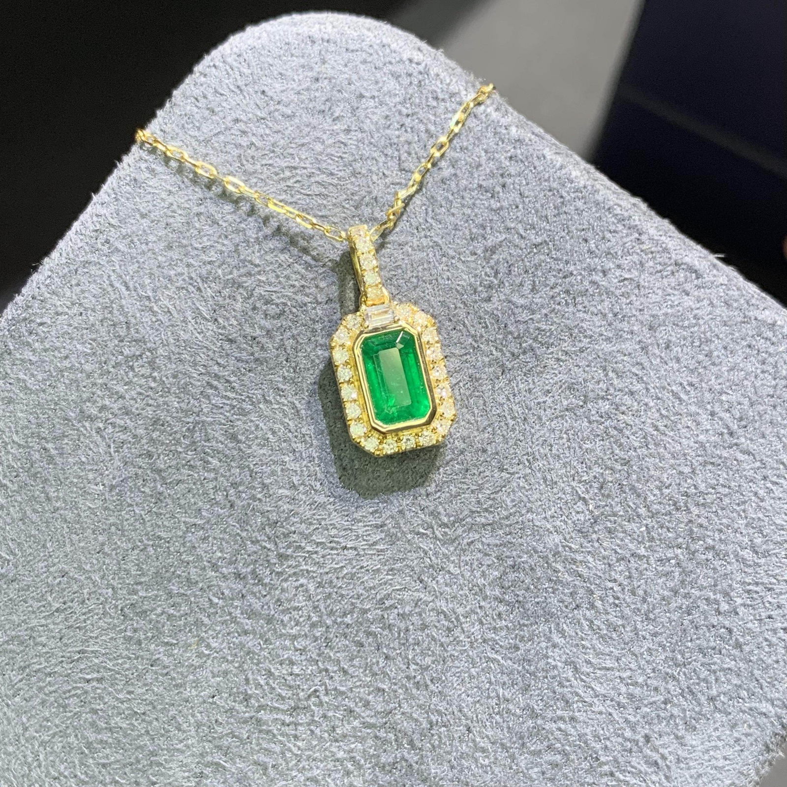 14k Gold 0.92 Ctw Natural Emerald & Diamond Pendant( Without Chain ) - 5