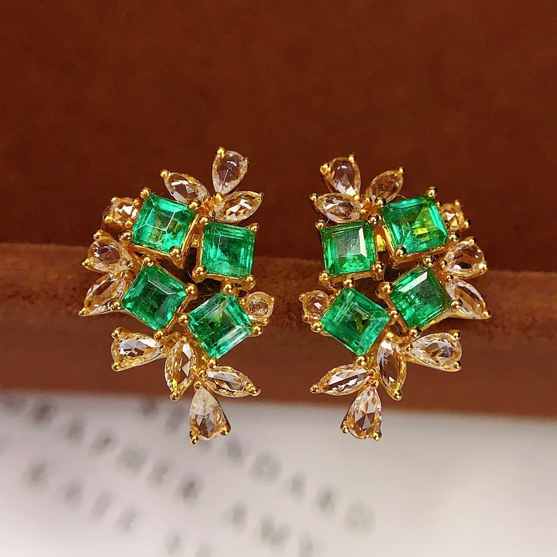 14k Gold 1.5 Ct Natural Emerald & Sapphire Earrings: Ref:231104104 // gold content:14k gold // main gemstone:emerald // shape:square // carat weight:1. 5ct // color:green // treatment:natural // // adjacent gemstone 2 : sapphire // number of stones:22 /