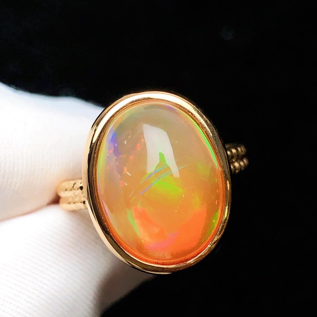 14k Gold 5.0 Ct Natural Opal Ring - 8